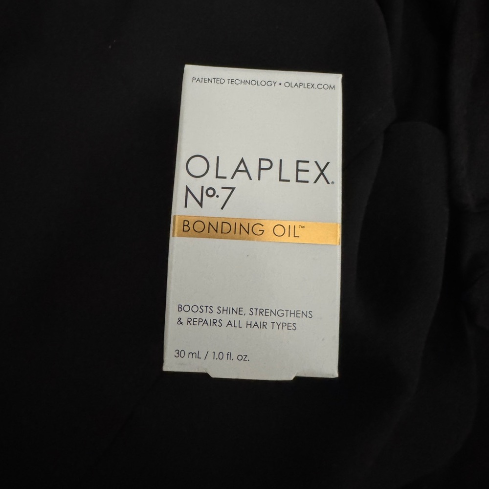 OLAPLEX No.7 Bonding Oil - White and Gold Packaging